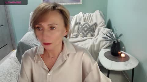 Snapshot of sweet_kitty5 chatting on 09-19-25, 05:42 Helen online show from 09-19-25, 05:42