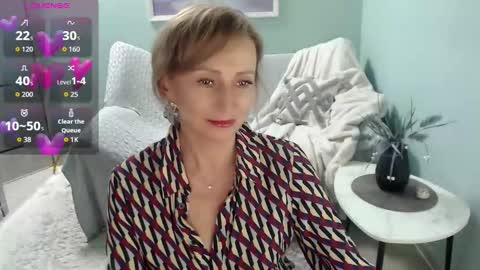 Snapshot of sweet_kitty5 chatting on 09-21-25, 05:42 Helen online show from 09-21-25, 05:42