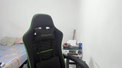 Snapshot of sweet_kitty_777 chatting on 11-04-25, 04:00 sweet_kitty_777 online show from 11-04-25, 04:00