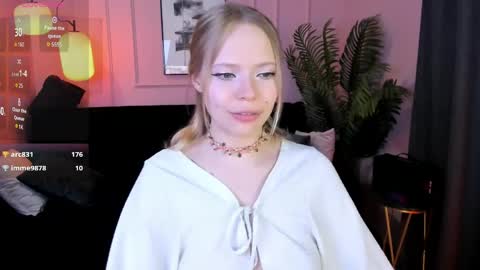 Snapshot of sweet_lucile chatting on 04-25-26, 01:41 Lucy online show from 04-25-26, 01:41