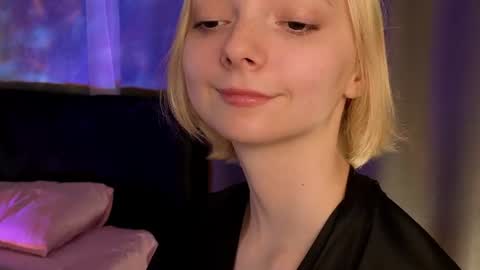 Snapshot of sweet_lynx chatting on 06-17-26, 05:25 Lana online show from 06-17-26, 05:25