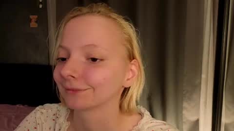 Snapshot of sweet_lynx chatting on 06-27-26, 06:46 Lana online show from 06-27-26, 06:46