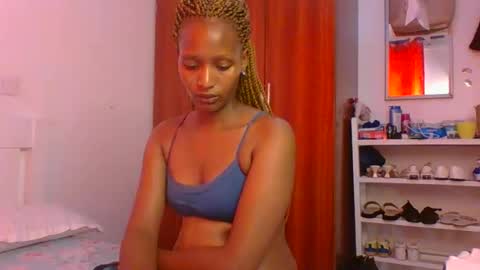 Snapshot of sweet_melod chatting on 04-20-26, 12:52 Linda online show from 04-20-26, 12:52