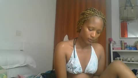 Snapshot of sweet_melod chatting on 04-28-26, 02:21 Linda online show from 04-28-26, 02:21