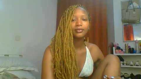 Snapshot of sweet_melod chatting on 05-01-26, 02:27 Linda online show from 05-01-26, 02:27