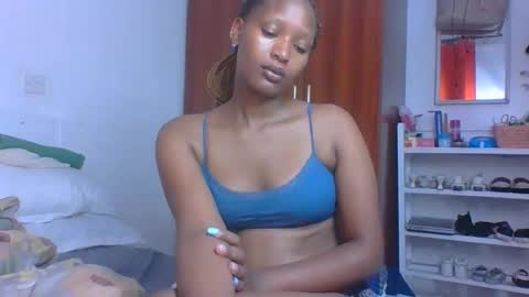 Snapshot of sweet_melod chatting on 05-09-26, 01:55 Linda online show from 05-09-26, 01:55