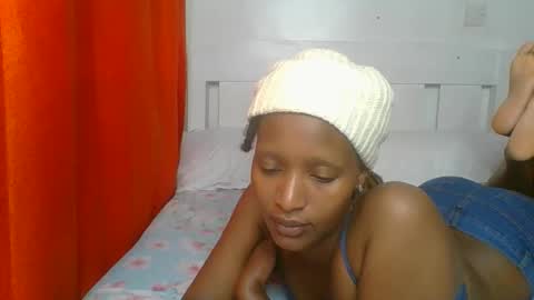 Snapshot of sweet_melod chatting on 05-09-26, 03:17 Linda online show from 05-09-26, 03:17