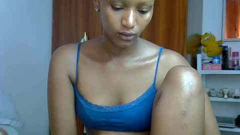 Snapshot of sweet_melod chatting on 05-12-26, 02:08 Linda online show from 05-12-26, 02:08