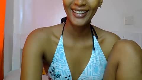 Snapshot of sweet_melod chatting on 05-13-26, 05:27 Linda online show from 05-13-26, 05:27