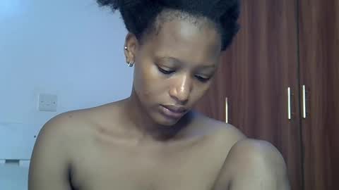Snapshot of sweet_melod chatting on 05-20-26, 02:18 Linda online show from 05-20-26, 02:18
