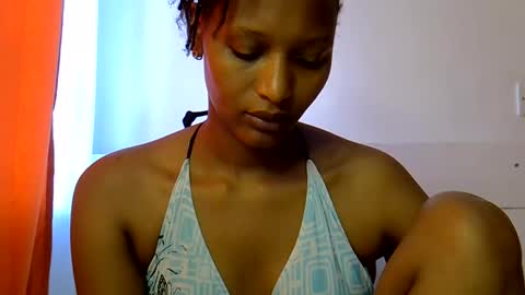 Snapshot of sweet_melod chatting on 05-26-26, 05:25 Linda online show from 05-26-26, 05:25
