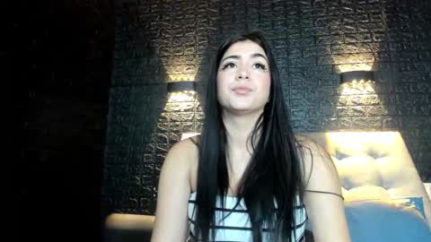 Snapshot of sweet_moniicaa chatting on 01-20-25, 10:40 Monica online show from 01-20-25, 10:40