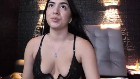 Snapshot of sweet_moniicaa chatting on 01-28-25, 04:30 Monica online show from 01-28-25, 04:30