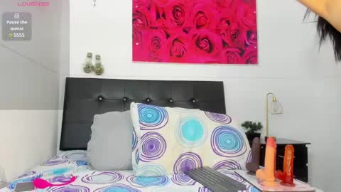 Snapshot of sweet_moniicaa chatting on 02-15-25, 10:33 Monica online show from 02-15-25, 10:33
