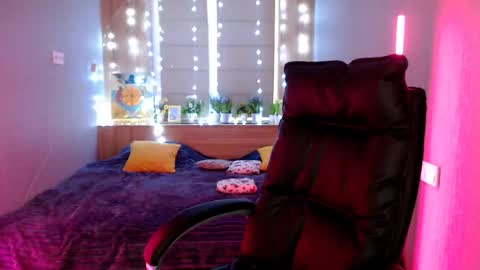 sweet_n_strong online show from 12-16-25, 07:24