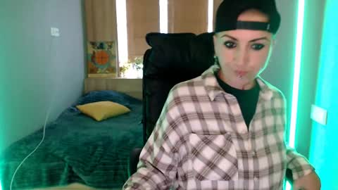 sweet_n_strong online show from 04-14-26, 05:57