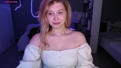 sweet_nicole_333 online show from 05-29-26, 11:52
