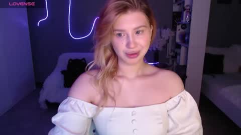 sweet_nicole_333 online show from 06-04-26, 10:21