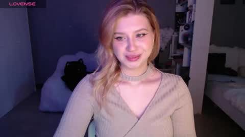 sweet_nicole_333 online show from 06-10-26, 10:03