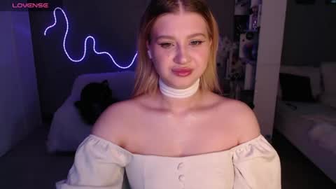sweet_nicole_333 online show from 06-13-26, 09:18