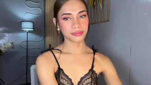 sweet_nikki03 online show from 05-13-26, 09:17