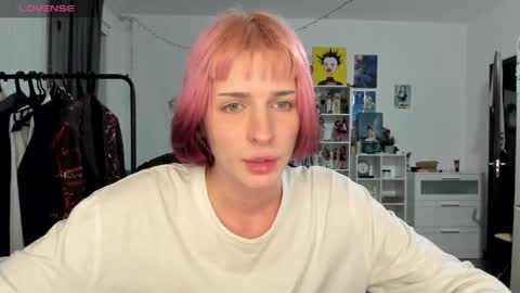 kira online show from 04-17-26, 10:02