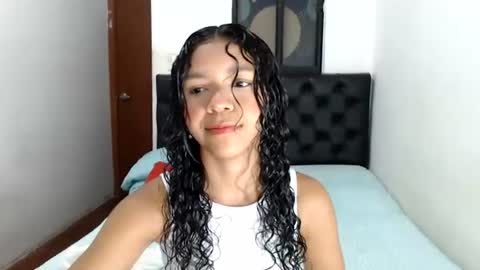 Snapshot of sweet_petite15 chatting on 06-19-26, 12:42 petite sweet online show from 06-19-26, 12:42