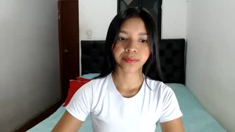 Snapshot of sweet_petite15 chatting on 07-14-26, 12:22 petite sweet online show from 07-14-26, 12:22