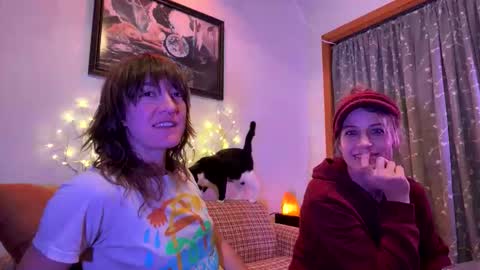 Snapshot of sweet_ramona chatting on 12-17-25, 02:06 Ramona online show from 12-17-25, 02:06