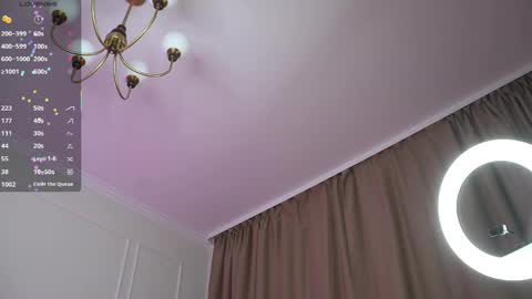 Snapshot of sweet_reverie chatting on 05-20-26, 10:43 Vanessa online show from 05-20-26, 10:43