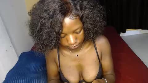 ellanah Tracie online show from 12-05-25, 12:41