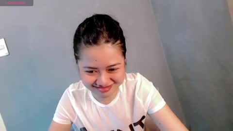 Snapshot of sweet_sirenxx chatting on 12-23-24, 05:39 Leah online show from 12-23-24, 05:39