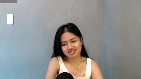 Snapshot of sweet_sirenxx chatting on 03-05-25, 01:39 Leah online show from 03-05-25, 01:39