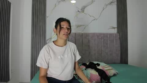 sweet_sofi20 online show from 07-12-26, 01:57