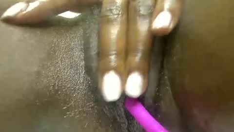 Snapshot of sweet_spoon chatting on 01-24-25, 09:47 Nina online show from 01-24-25, 09:47