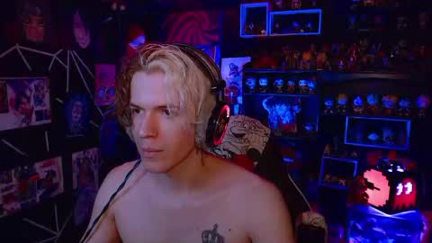 Snapshot of sweet_steve chatting on 03-10-25, 04:17 Matt online show from 03-10-25, 04:17