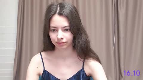 Snapshot of sweet_sweet_angel chatting on 10-16-25, 04:13 Angel online show from 10-16-25, 04:13