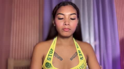 Snapshot of sweet_trishaxx chatting on 05-08-26, 02:06 Trisha online show from 05-08-26, 02:06