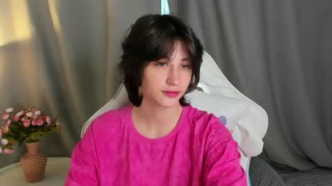 Snapshot of sweet_vanillopa chatting on 06-19-26, 02:16 Carolina Lu online show from 06-19-26, 02:16