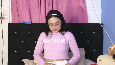 Snapshot of sweet_xuee18 chatting on 07-24-26, 11:47 Sweet online show from 07-24-26, 11:47