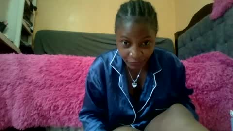Snapshot of sweet_zella chatting on 06-18-26, 11:03 zellate online show from 06-18-26, 11:03