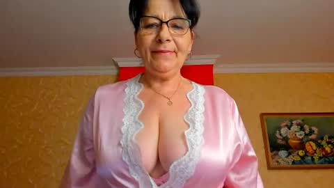 Snapshot of sweetangell69_ chatting on 06-15-26, 04:04 Viorica online show from 06-15-26, 04:04