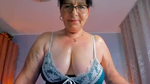 Snapshot of sweetangell69_ chatting on 06-19-26, 03:11 Viorica online show from 06-19-26, 03:11
