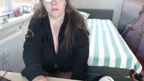 Snapshot of sweetboobs85h chatting on 10-20-25, 06:47 Sweetboobs85h online show from 10-20-25, 06:47