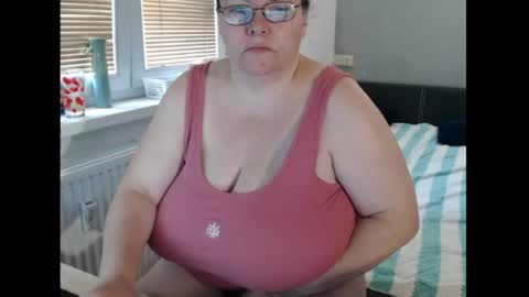 Snapshot of sweetboobs85h chatting on 07-06-26, 03:14 Sweetboobs85h online show from 07-06-26, 03:14