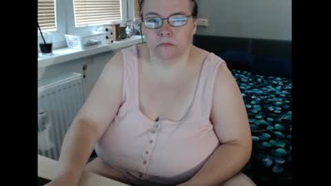 Snapshot of sweetboobs85h chatting on 07-15-26, 11:15 Sweetboobs85h online show from 07-15-26, 11:15