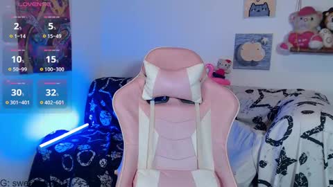       Independent model online show from 02-06-25, 10:43