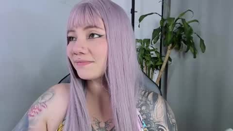       Independent model online show from 01-12-26, 05:01