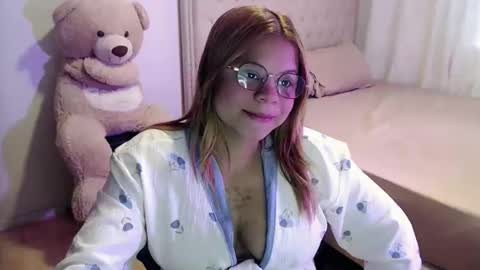 Snapshot of sweetcristalh chatting on 10-28-25, 08:33 Cristal online show from 10-28-25, 08:33