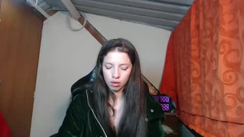 Snapshot of sweetdam12 chatting on 12-31-24, 10:45 sweetdam12 online show from 12-31-24, 10:45